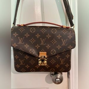 Louis Vuitton Pochette Metis